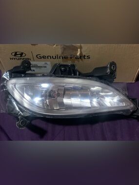 2011-2013 Hyundai Sonata fog light assembly.  Drivers side OEM